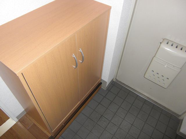 Entrance. Photo, It becomes a thing of 103, Room.