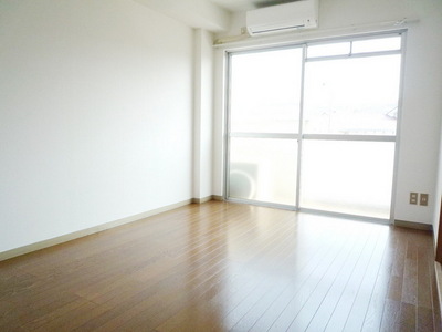 Other room space. Sunny