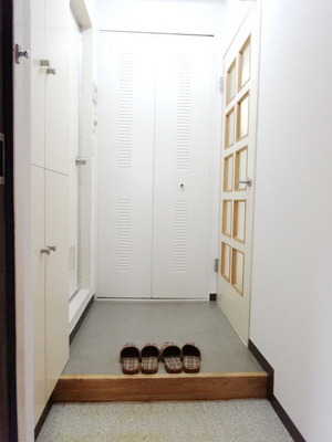 Entrance. There cupboard