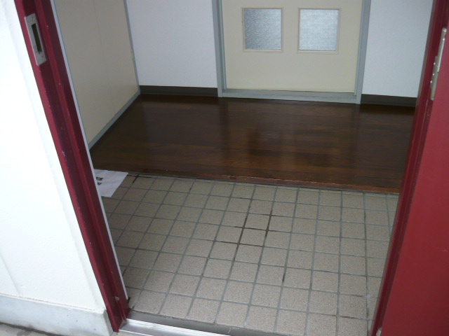 Entrance. Entrance ・ It is wide in the transverse.