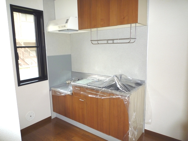Kitchen. There is under-floor storage