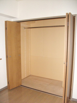 Receipt. Large closet
