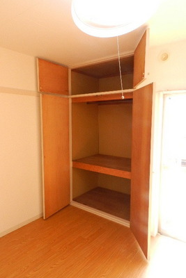 Receipt. It is with upper closet