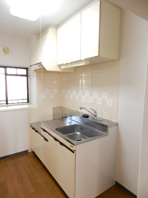 Kitchen. Gas stove 2 burners installed Allowed