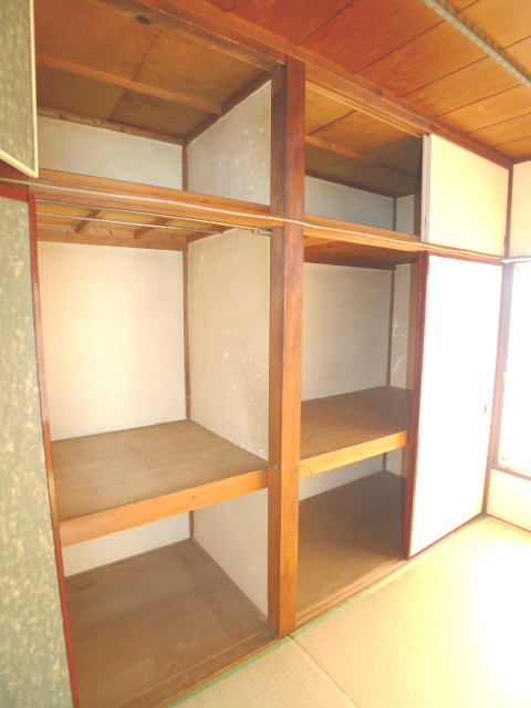 Receipt. Spacious storage With upper closet