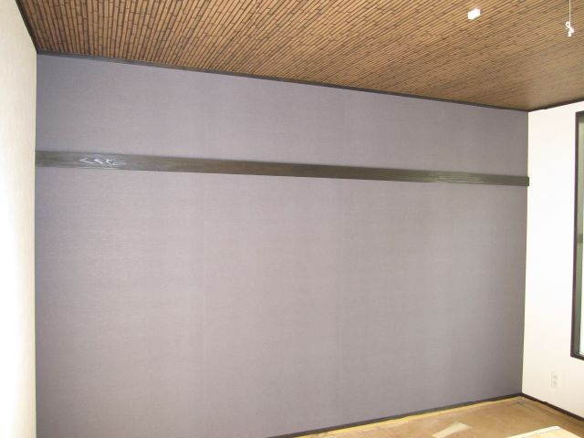 Living and room. Ceiling and accent Cross and color tatami
