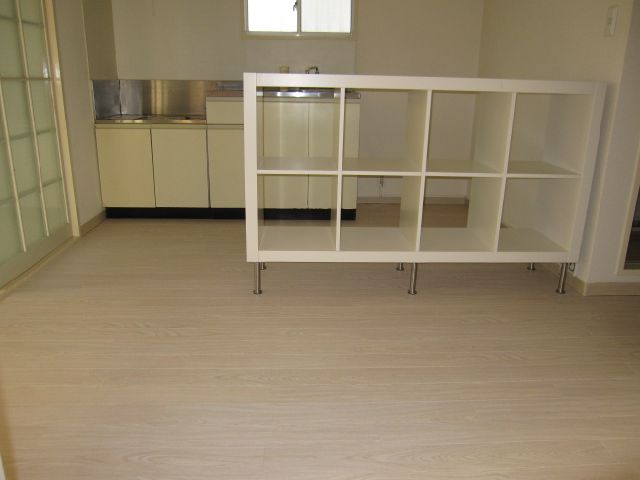 Kitchen. Put the likes on the shelves of the design