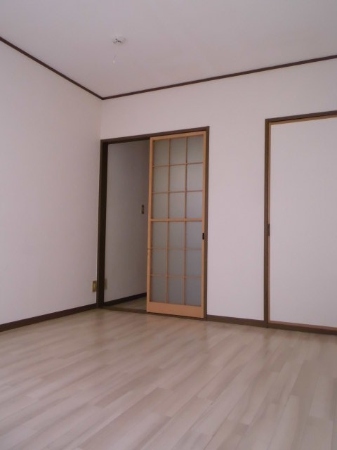 Other Equipment. Peace of mind with a sliding door between the living room and the hallway. 