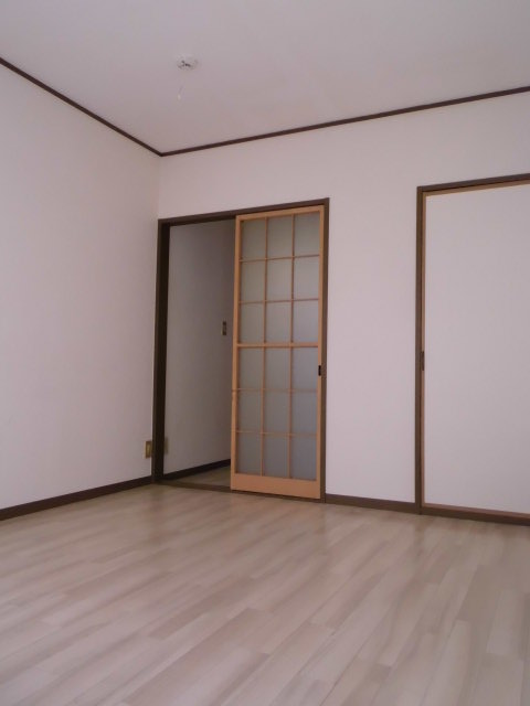 Other Equipment. Peace of mind with a sliding door between the living room and the hallway.