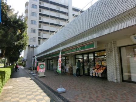 Convenience store. 100 yen 516m to Lawson (convenience store)