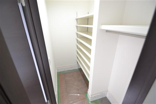 Receipt. Shoes-in is with a closet