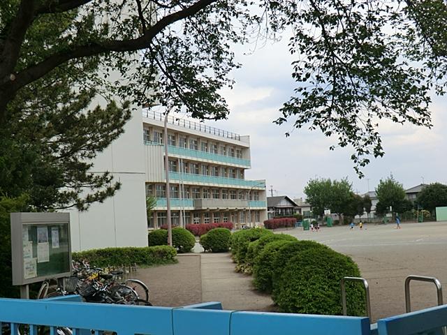Primary school. Tokorozawa Municipal Kamiarai to elementary school 430m
