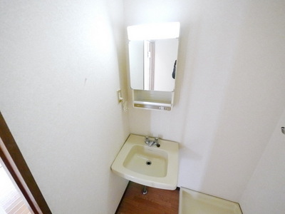 Washroom. Independent wash basin