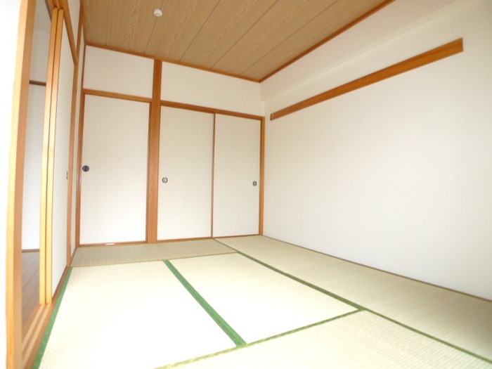 Living and room. Japanese-style room is important!