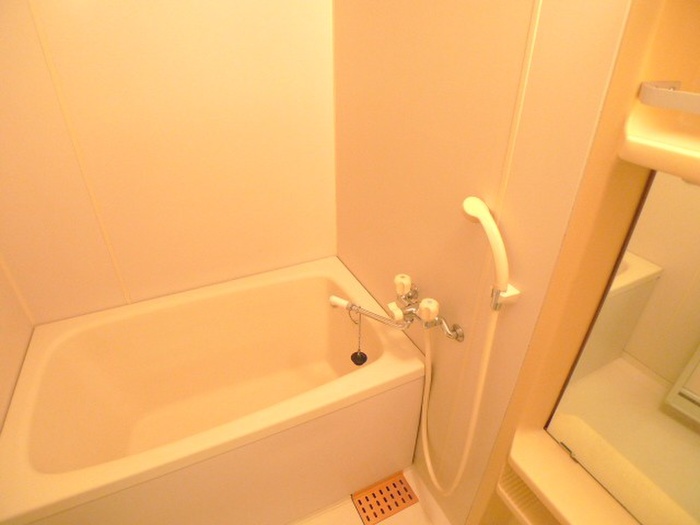 Bath. Spacious bath time