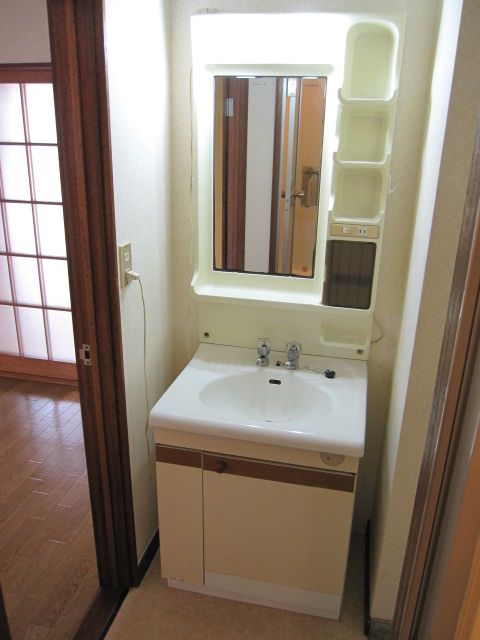 Other. Independent wash basin