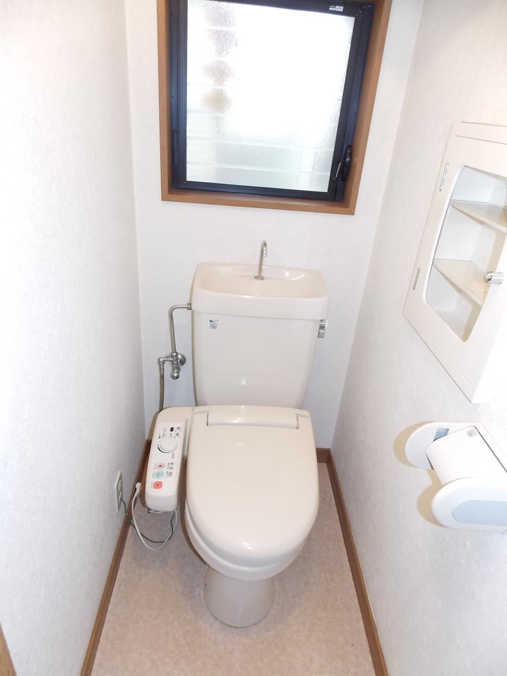 Toilet. Indoor (11 May 2013) Shooting 1F toilet