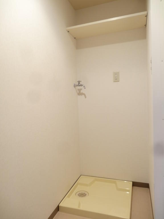 Other Equipment. Washing machine in the room (with waterproof bread)