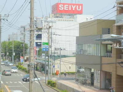 Supermarket. Seiyu to (super) 1400m