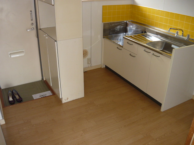 Living and room. 5 Pledge of kitchen. You can put also table