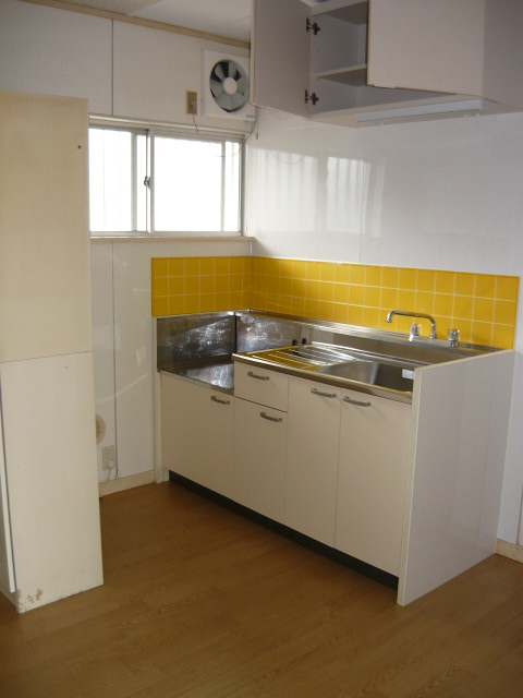 Kitchen. Gas stove installation-friendly kitchen is also a convenient window to ventilation.