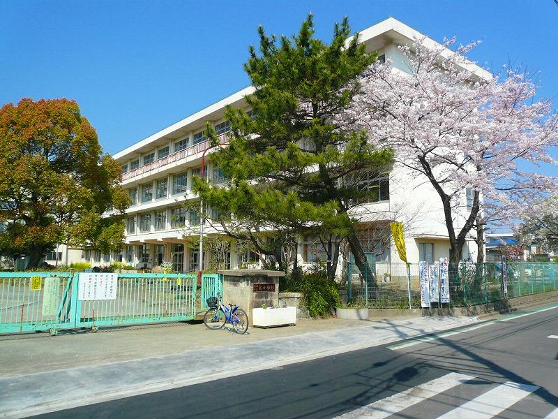 Primary school. Tokorozawa Tatsuizumi to elementary school 920m