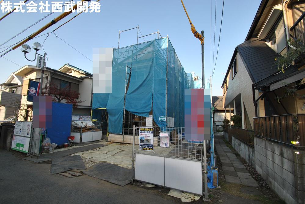 Local photos, including front road. Local appearance photo