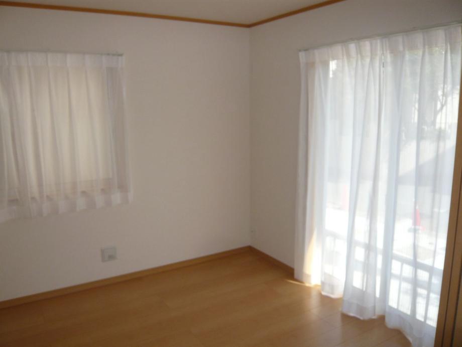 Non-living room. Living adjacent