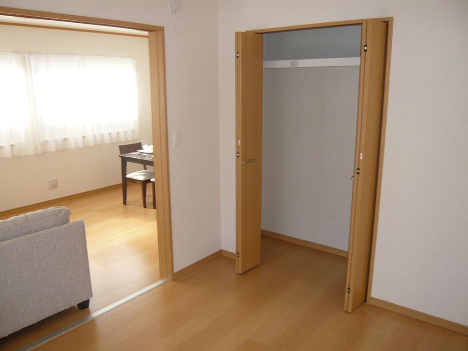 Non-living room. Living adjacent