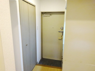 Entrance. There cupboard