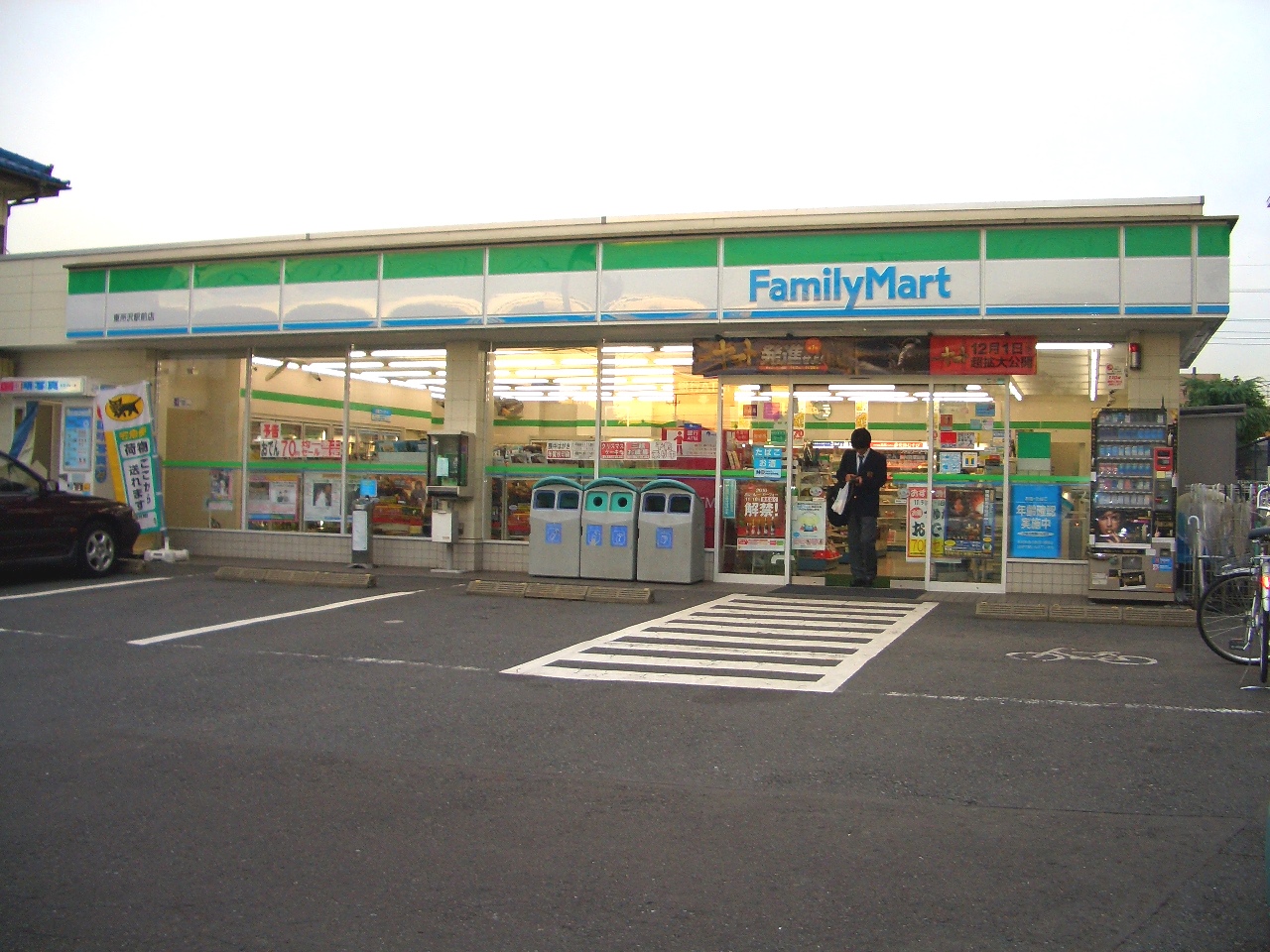 Convenience store. FamilyMart Higashitokorozawa Station store up to (convenience store) 483m
