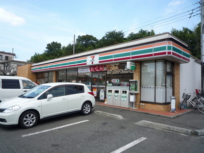 Convenience store. Seven-Eleven (convenience store) to 350m