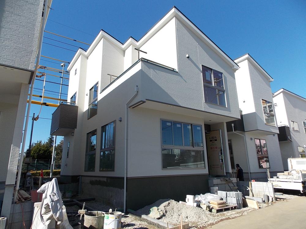 Local appearance photo. Local (12 May 2013) Shooting