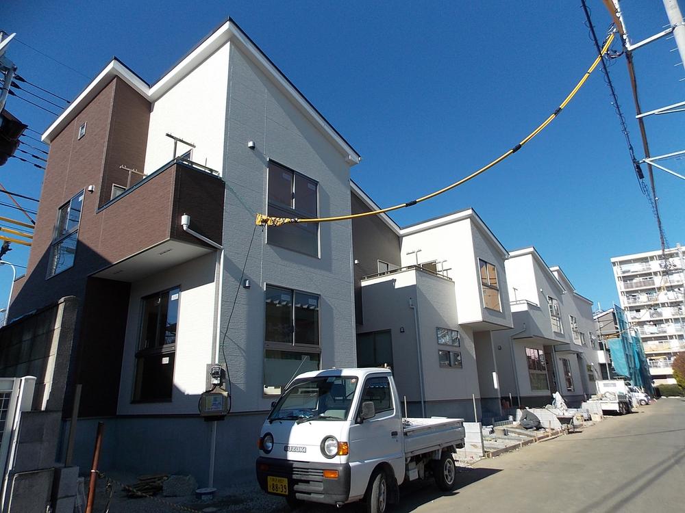 Local appearance photo. Local (12 May 2013) Shooting