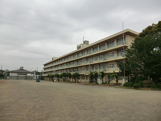 Junior high school. Tokorozawa Municipal Koyo until junior high school 519m