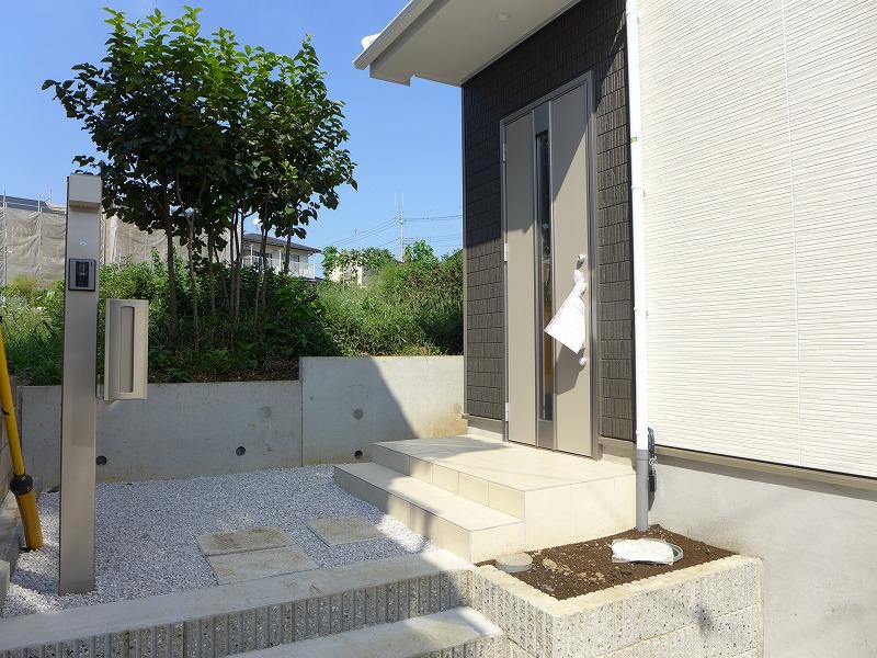 Entrance. Local (September 13, 2013) Shooting