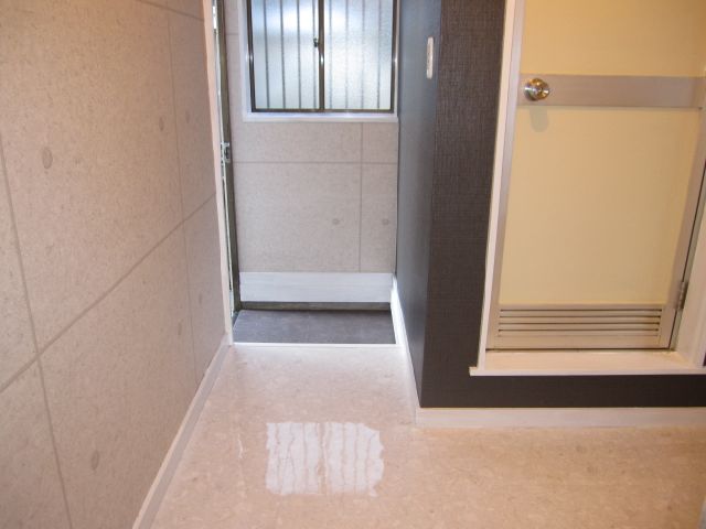 Other room space. Entrance beautiful