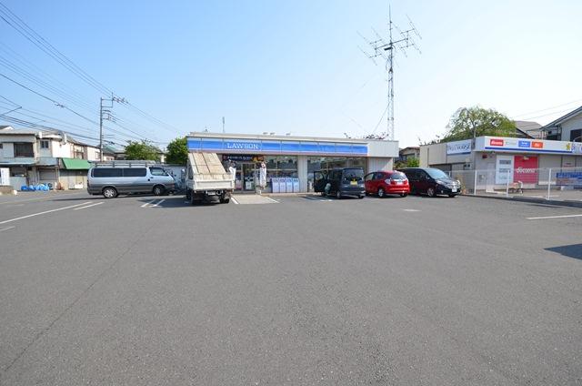 Convenience store. 830m to Lawson