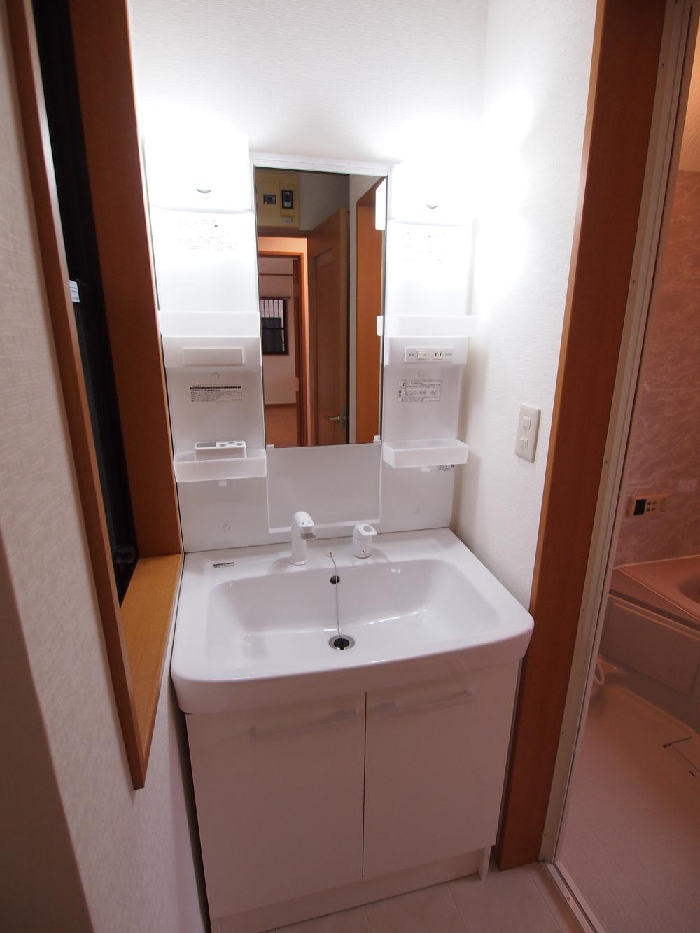 Wash basin, toilet. Local (September 2013) Shooting