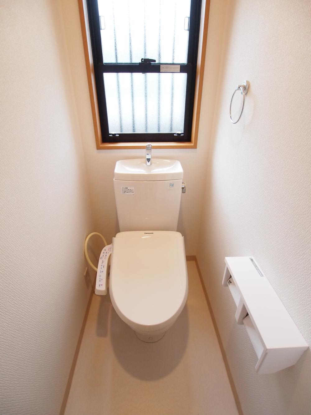 Toilet. Local (September 2013) Shooting