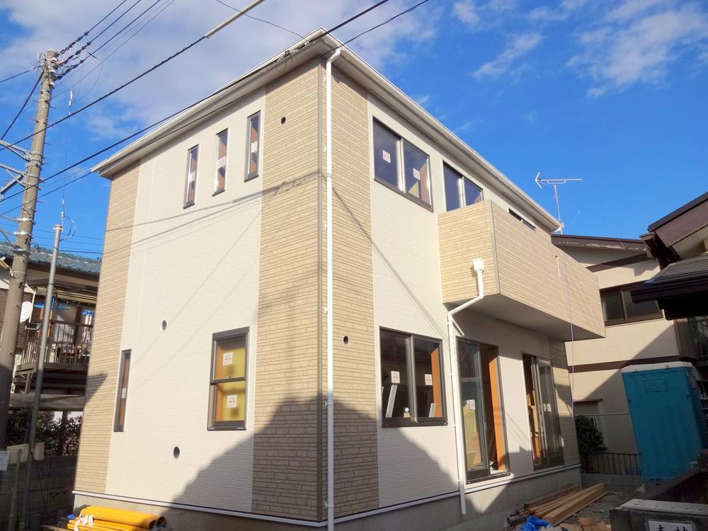 Local appearance photo. Local (12 May 2013) Shooting