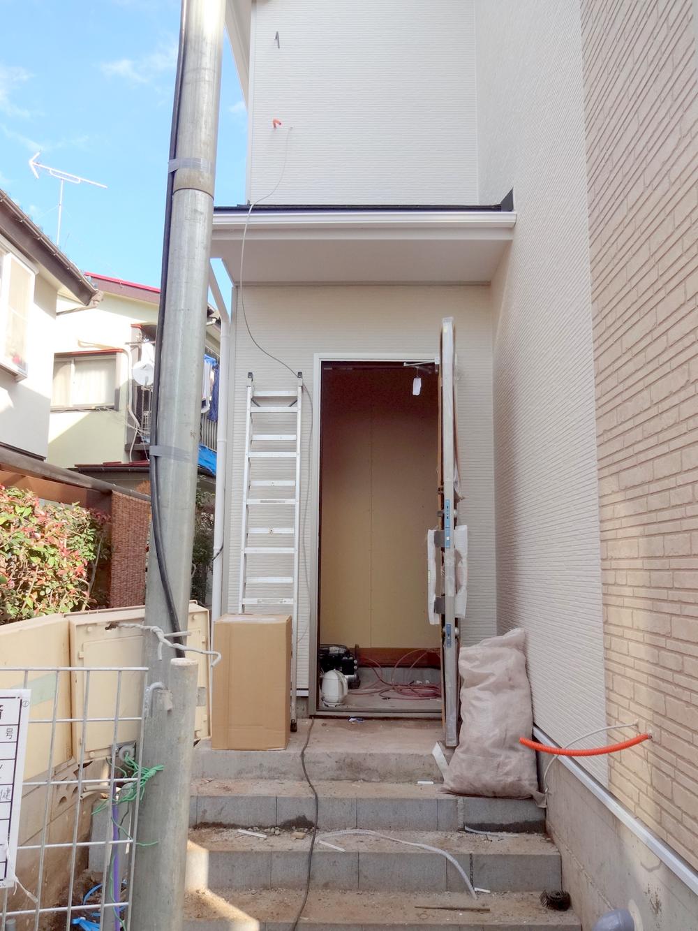 Entrance. Local (12 May 2013) Shooting