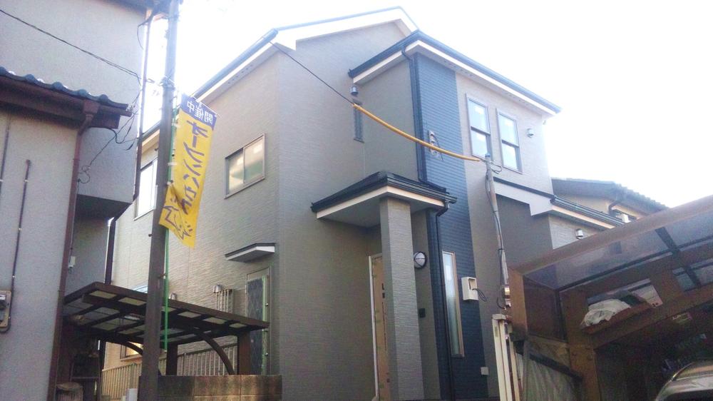 Local appearance photo. Local (11 May 2013) shooting came somehow to here. 