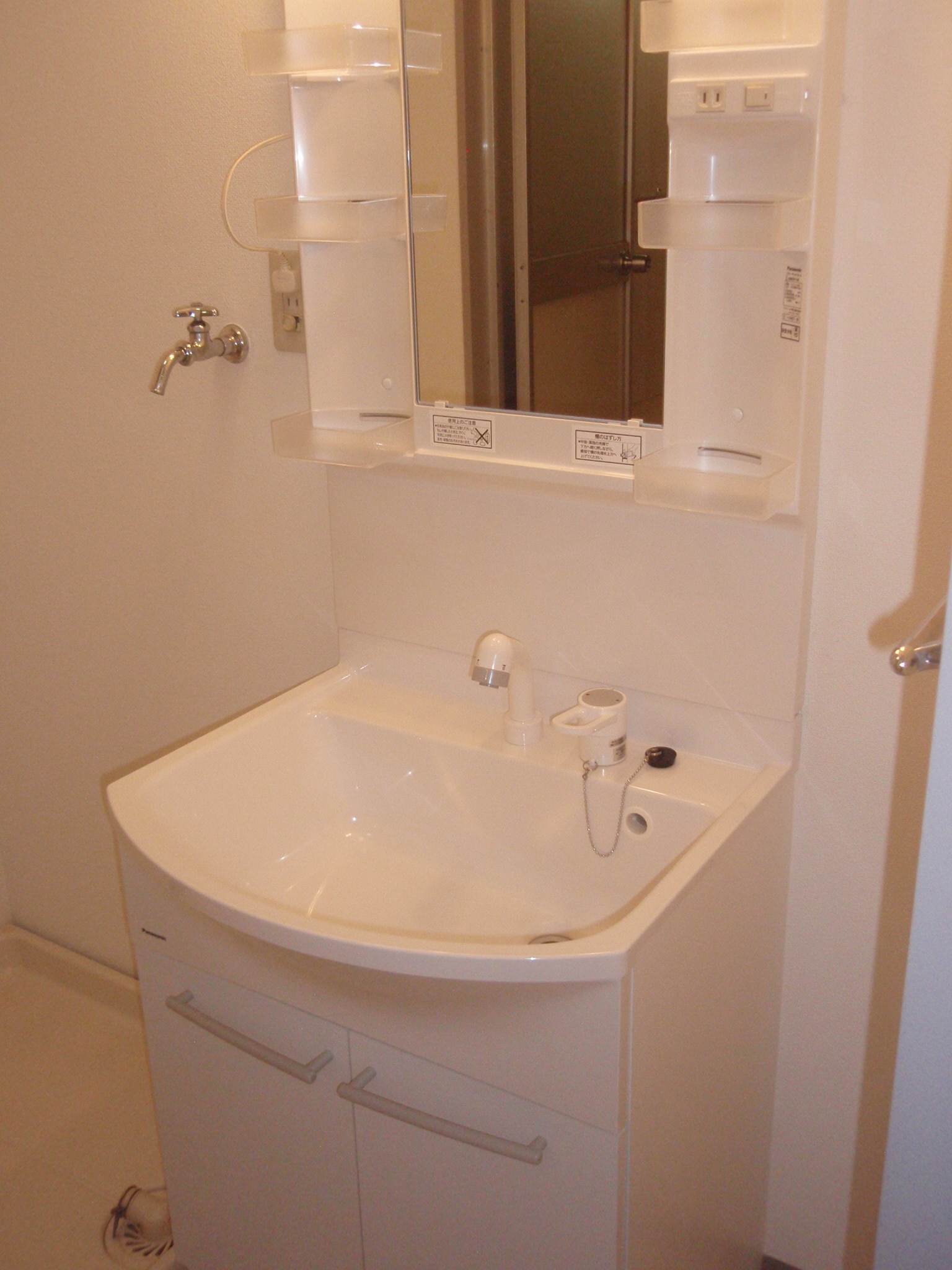 Washroom. Shampoo dresser
