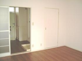 Other room space. There is between the housing 1