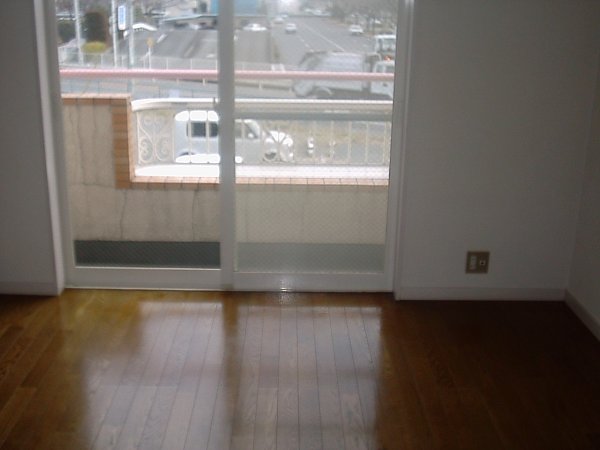 Living and room. Western-style 6.5 Pledge