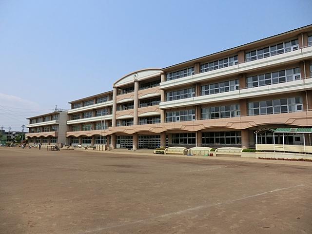 Primary school. Up to about Tokorozawa Tatsukita Elementary School 810m