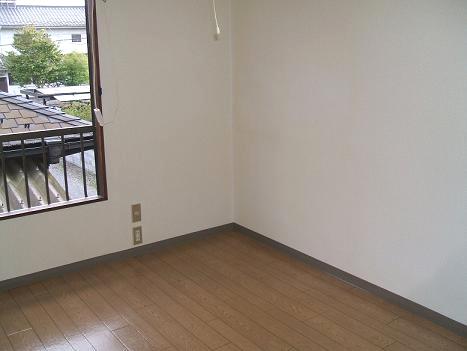 Other room space. 6 Pledge Western-style. Bright rooms in the south.