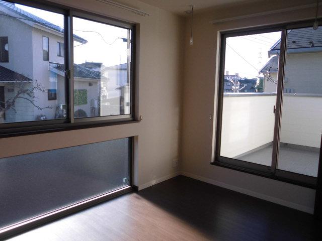 Other room space. 6 Pledge Western-style. Bright living room on the balcony surface.