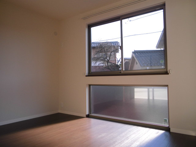 Other room space. 6 tatami Western-style. Window with a height for us to brighten the room in the southwest-facing